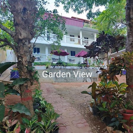 Ani Marie Guest House โกรอน ภายนอก รูปภาพ