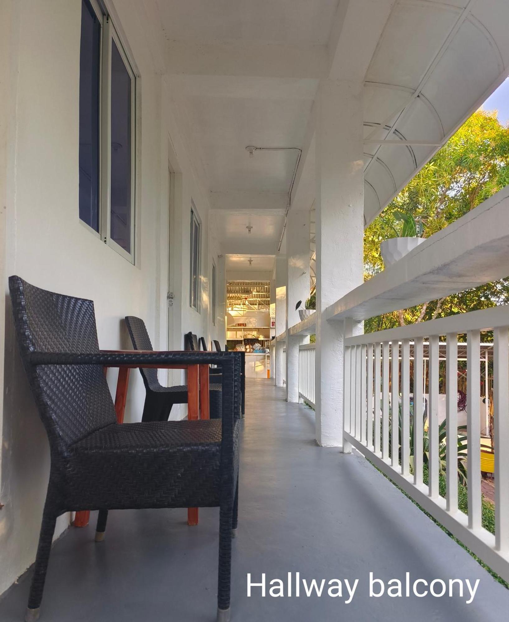 Ani Marie Guest House โกรอน ภายนอก รูปภาพ