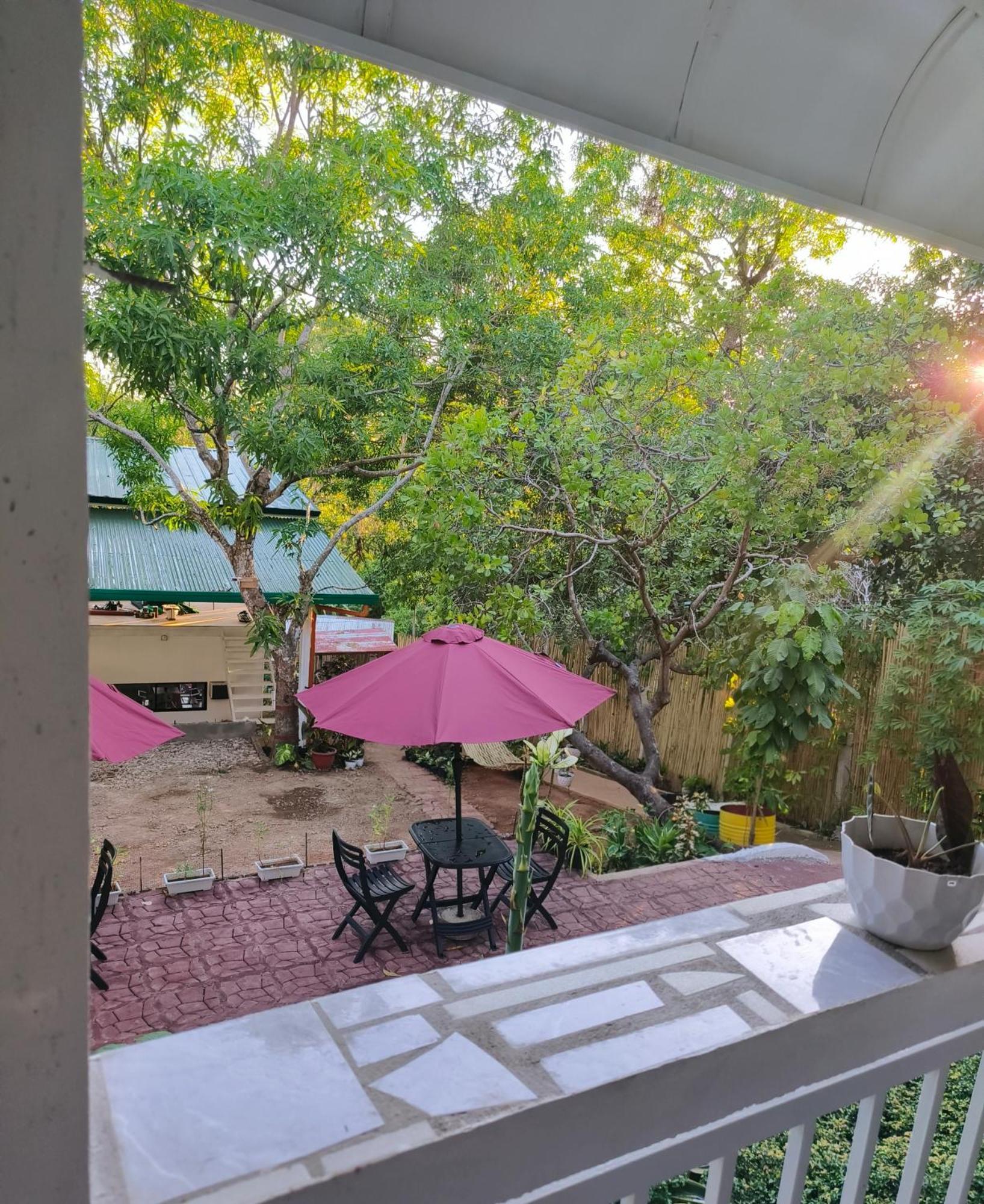 Ani Marie Guest House โกรอน ภายนอก รูปภาพ