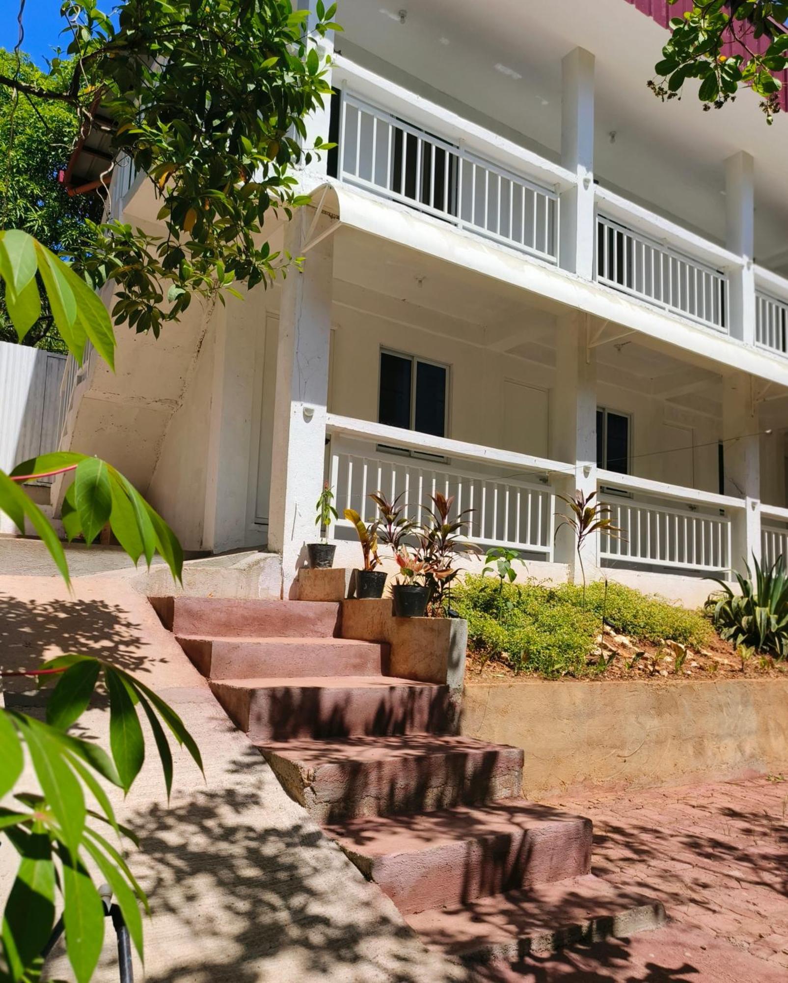 Ani Marie Guest House โกรอน ภายนอก รูปภาพ
